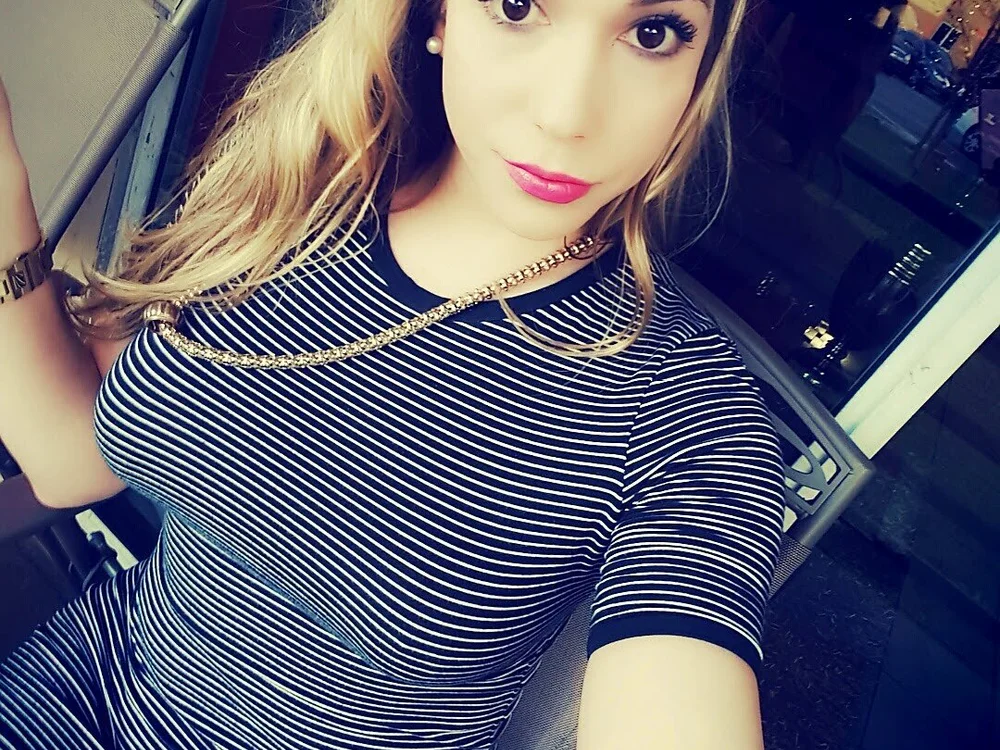 Simone_cubanTrans' Offline Chat Room
