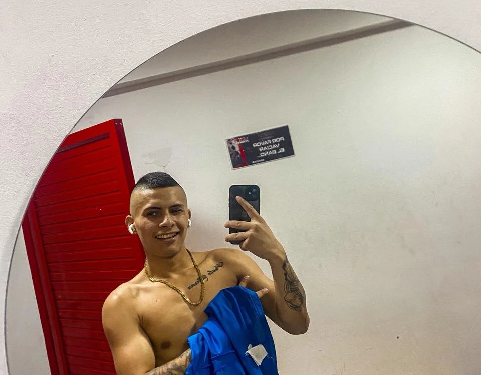 Hombredelanoche's Offline XXX Chat