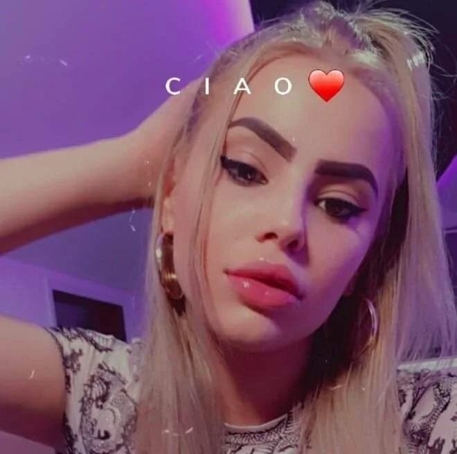 Ellyslimdoll Offline XXX-Chat