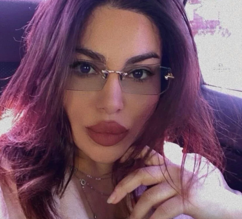 Debraa1's Offline Chat Room
