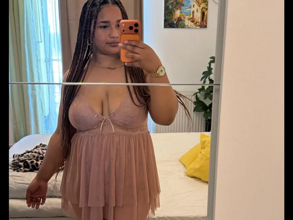 sexybxtch24 Adlı Modelin Çevrimdışı XXX Sohbeti