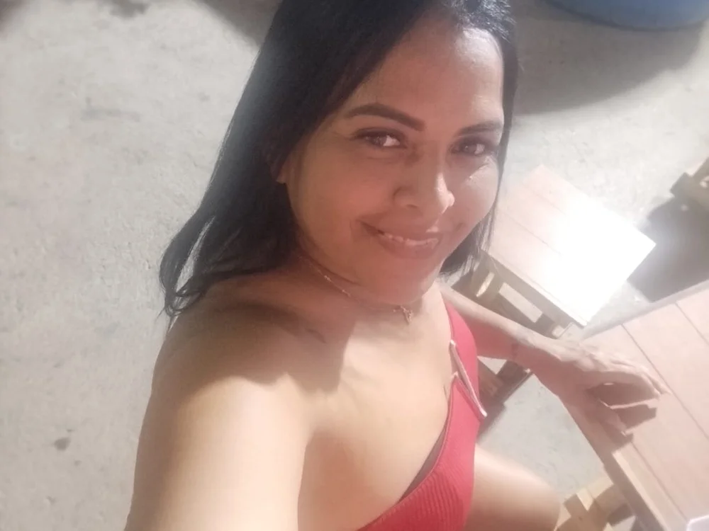 CARLABRATT's Offline Chat Room