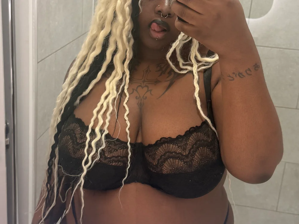 vampbimbodoll Adlı Modelin Çevrimdışı XXX Sohbeti