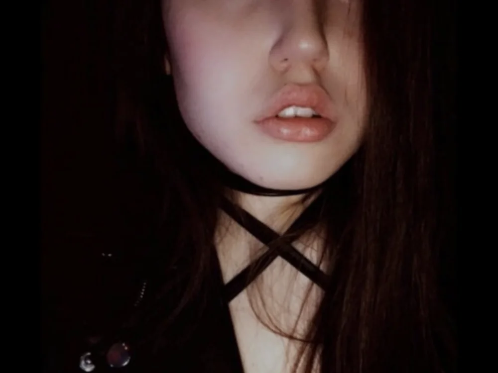CourtneyMary's Offline Chat Room