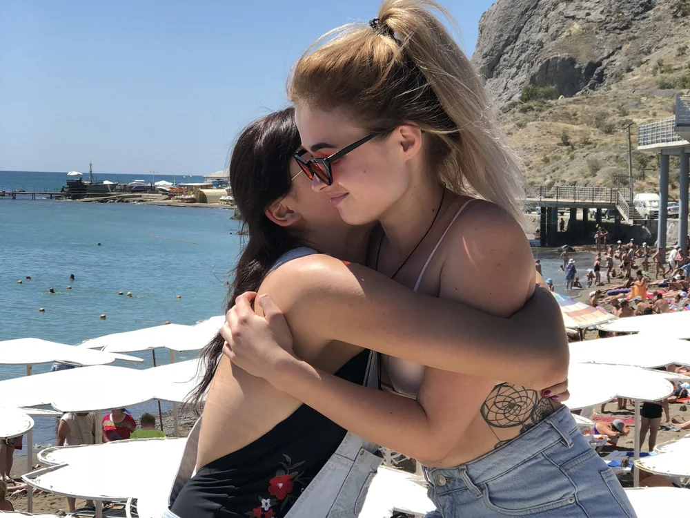 NeighborhoodGirls' Offline Chat Room