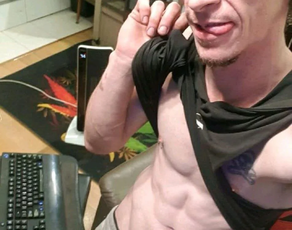 RyanTeeDaddy's Offline Chat Room
