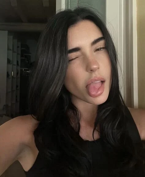 Amina_Rose_'s Offline Chat Room