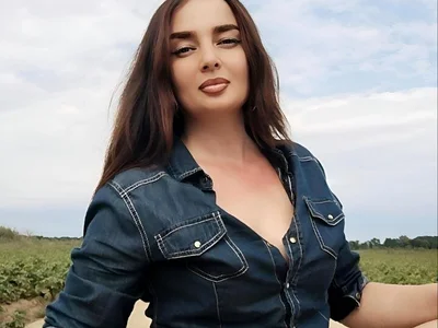 SerenaLooveX — live female cam