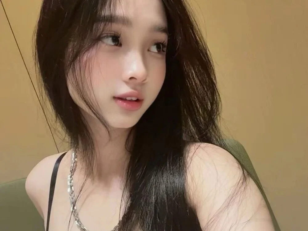 Suri_Sexywet_'s Offline XXX Chat