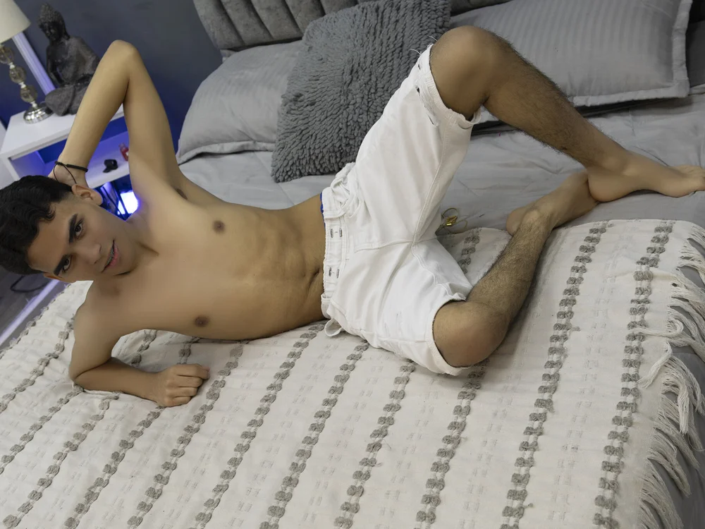 kevin__warhol's Offline XXX Chat