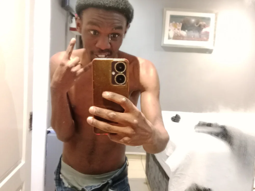 YoungSugar557's Offline XXX Chat