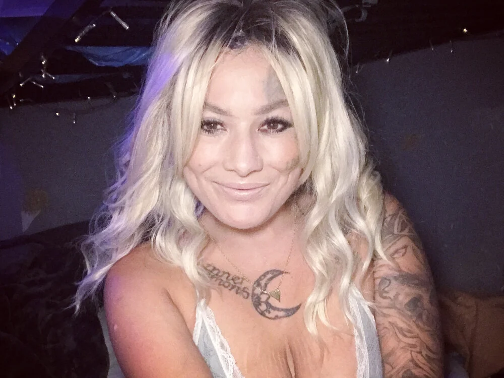 octaviatheillestt's Offline XXX Chat