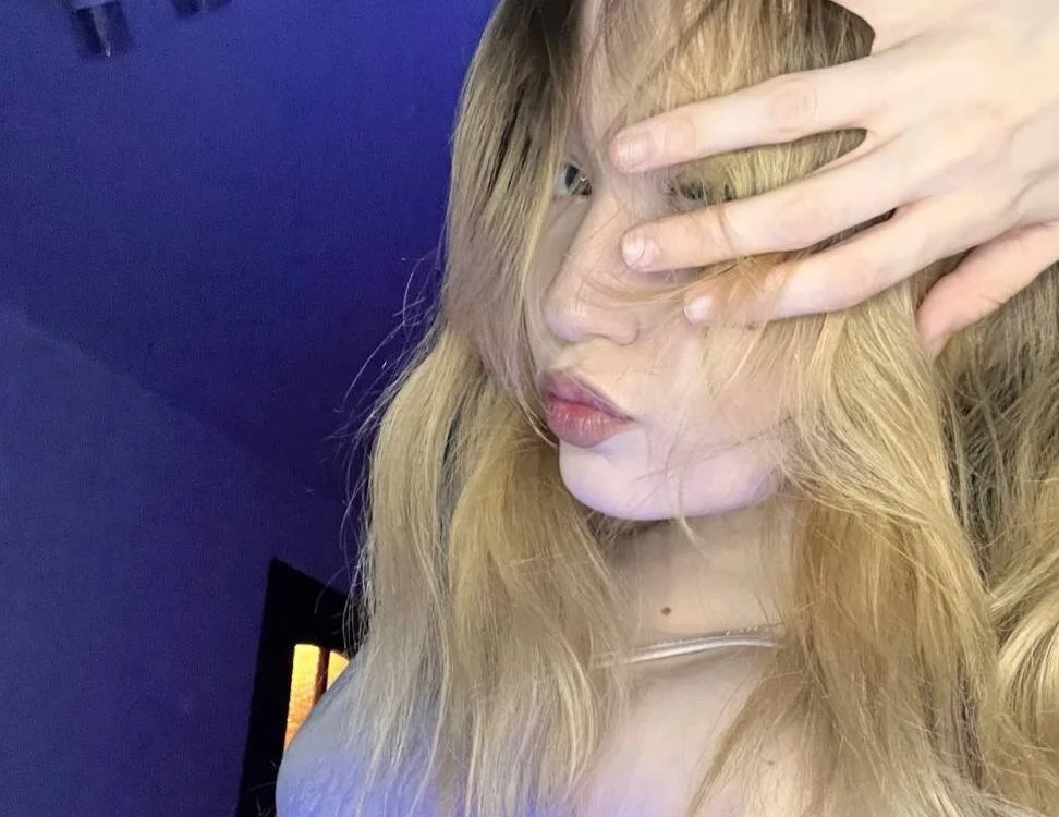 Bilik Sembang Luar Talian DollyKwok