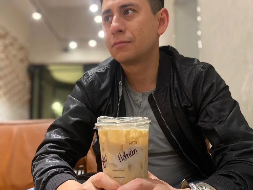 hadrianmex: офлайн-секс-чат