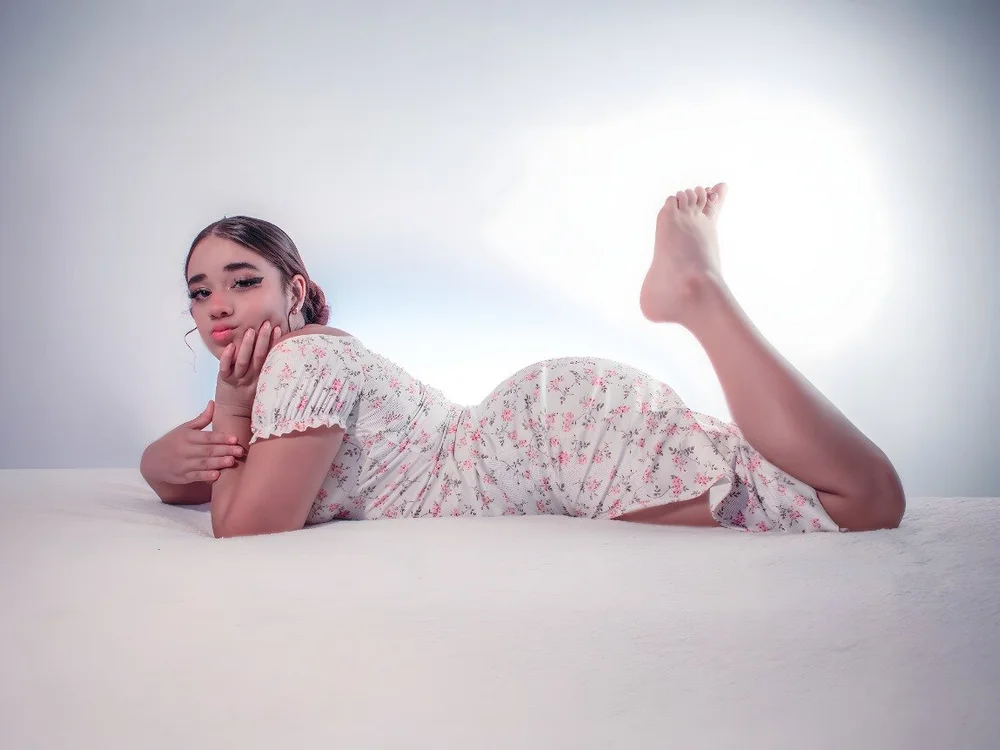 CharlotteBloom12 Offline XXX Chat