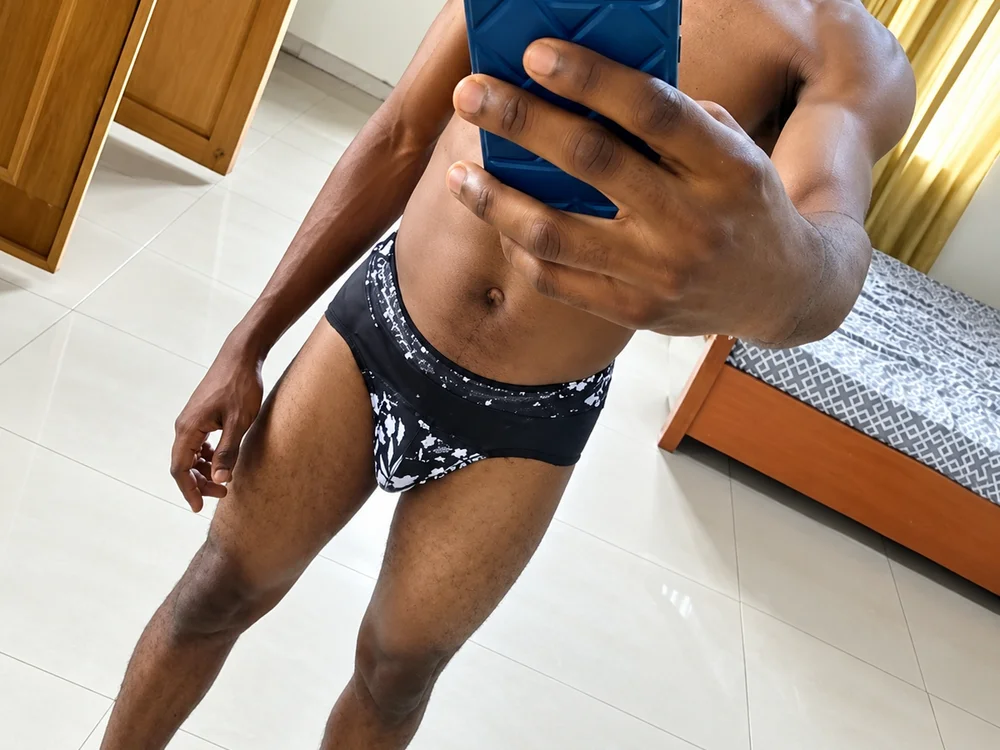 kingEmmydick Obrolan XXX Offline