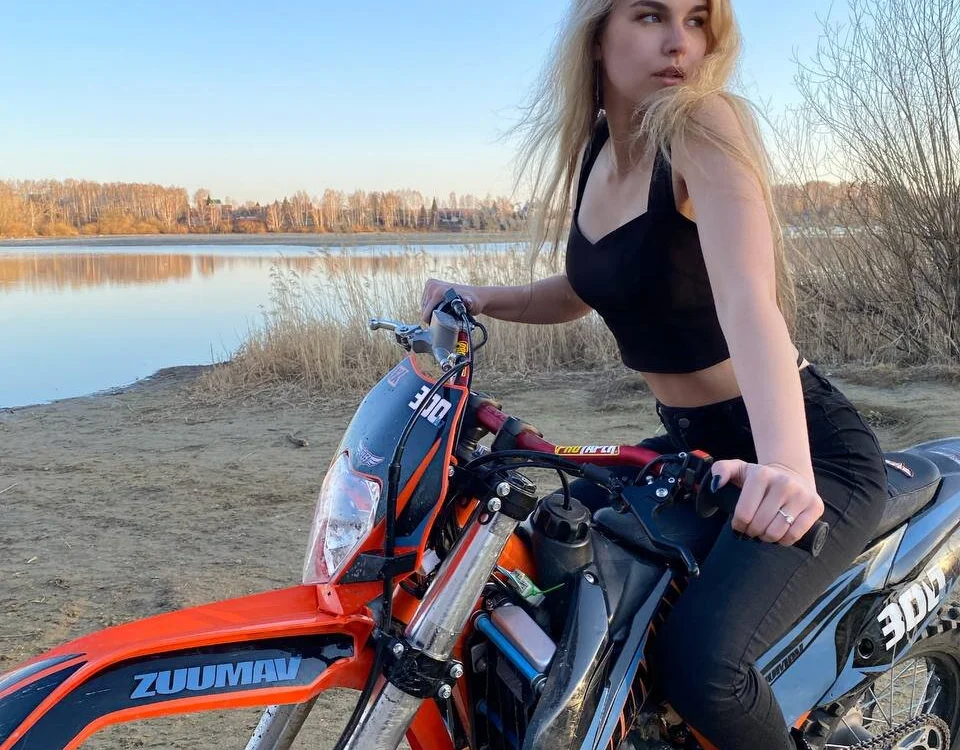 VikkyQueenn's Offline XXX Chat