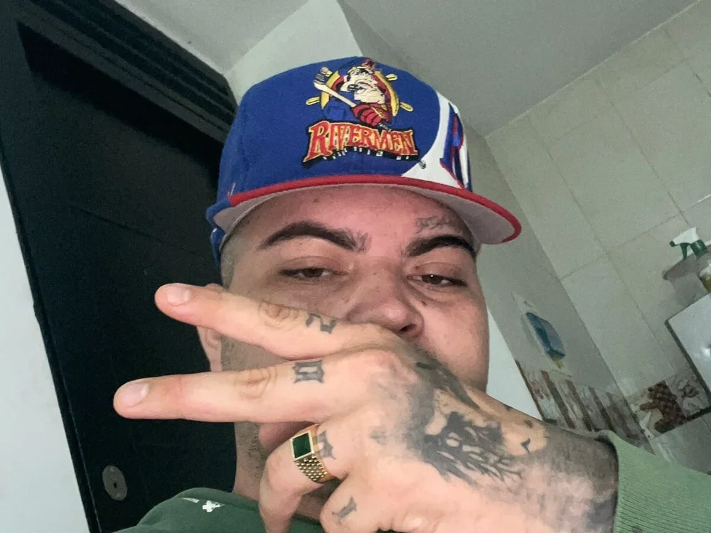 juankgonzales Adlı Modelin Çevrimdışı XXX Sohbeti