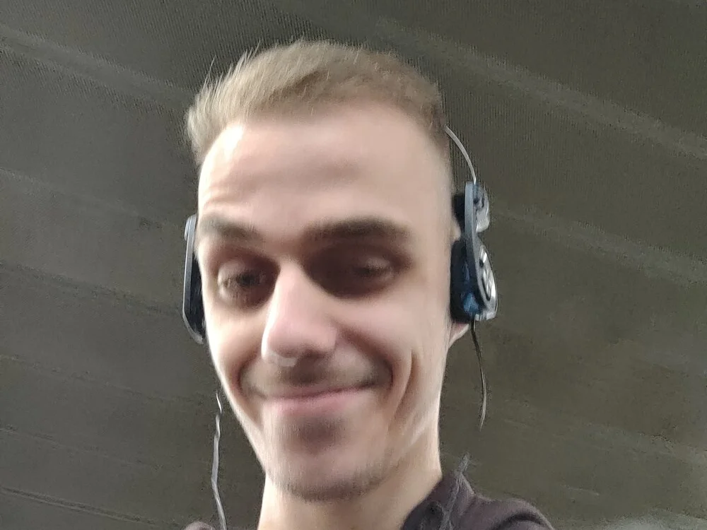 Teyho_ Offline XXX-chat