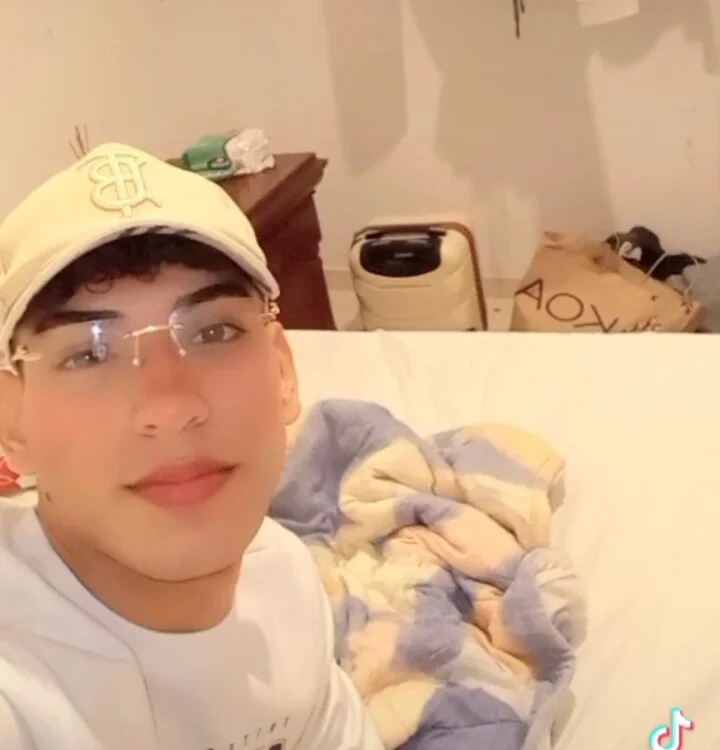 alejo1918's Offline Chat Room
