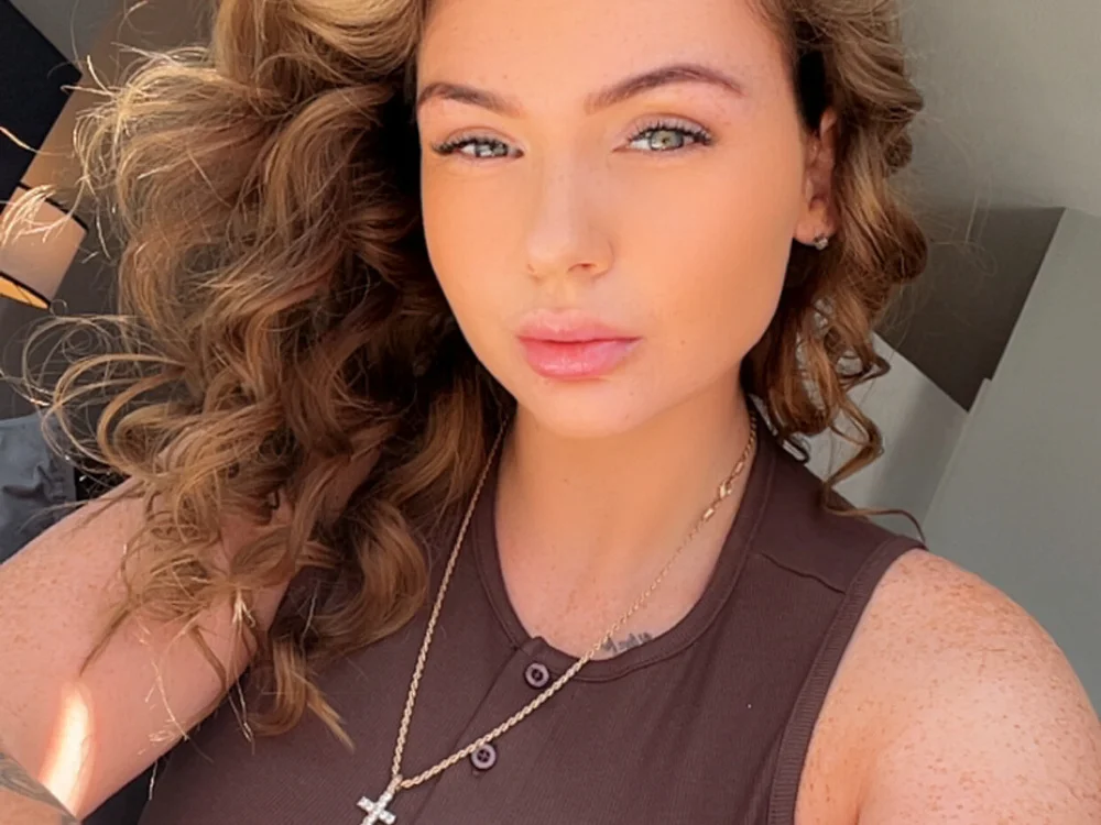 RubyMonroee's Offline Chat Room