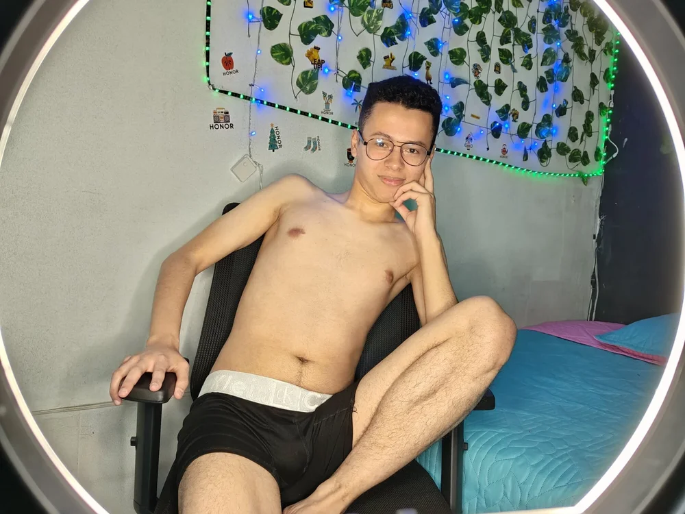 AHARONN's Offline Chat Room