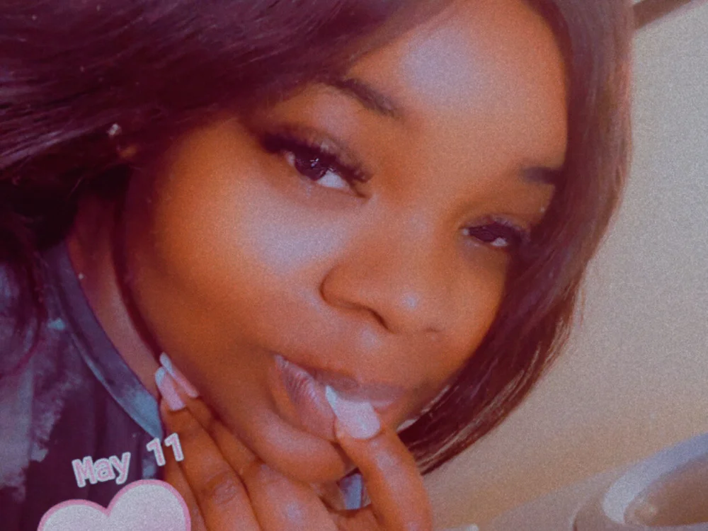 LovelyThighs' Offline Chat Room