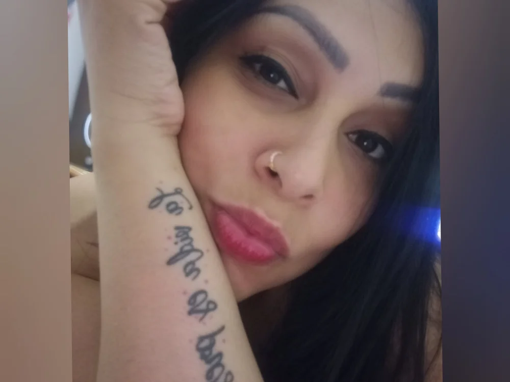 nikoll0512's Offline Chat Room
