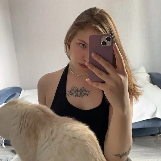 Eva_Greer Adlı Modelin Çevrimdışı Sohbet Odası