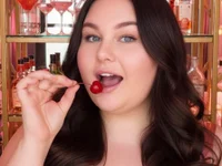 queencurves' Offline Chat Room