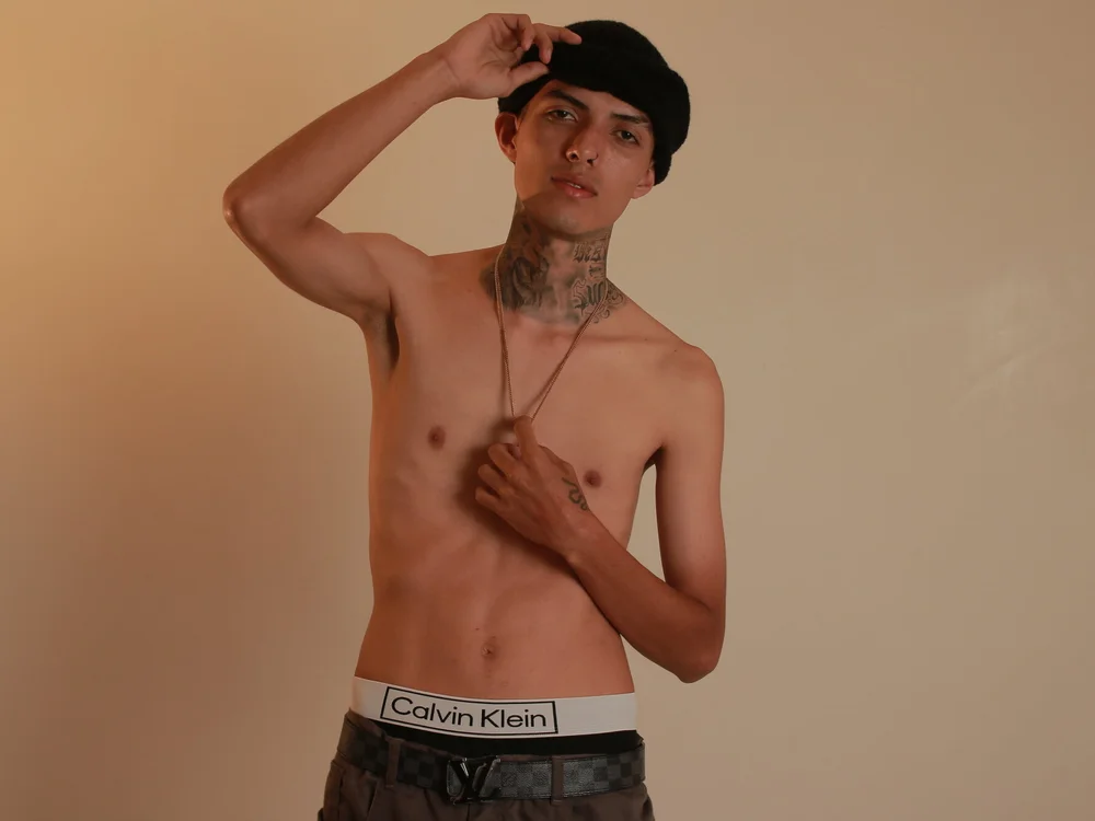 AlexEvanss_'s Offline Chat Room