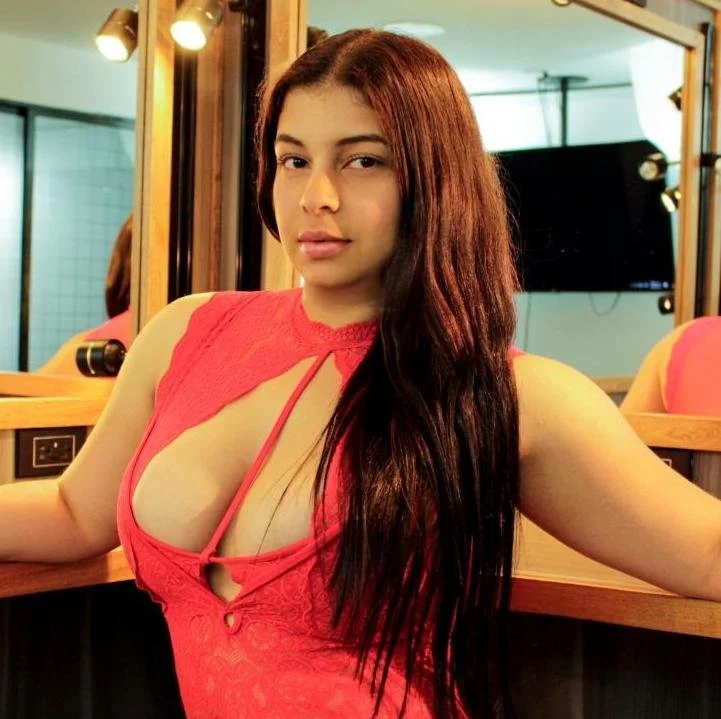 Sara_Presley's Offline XXX Chat