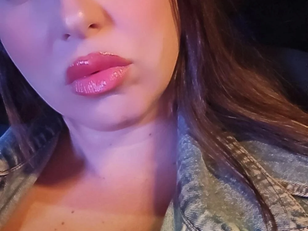 Corinne_85's Offline XXX Chat