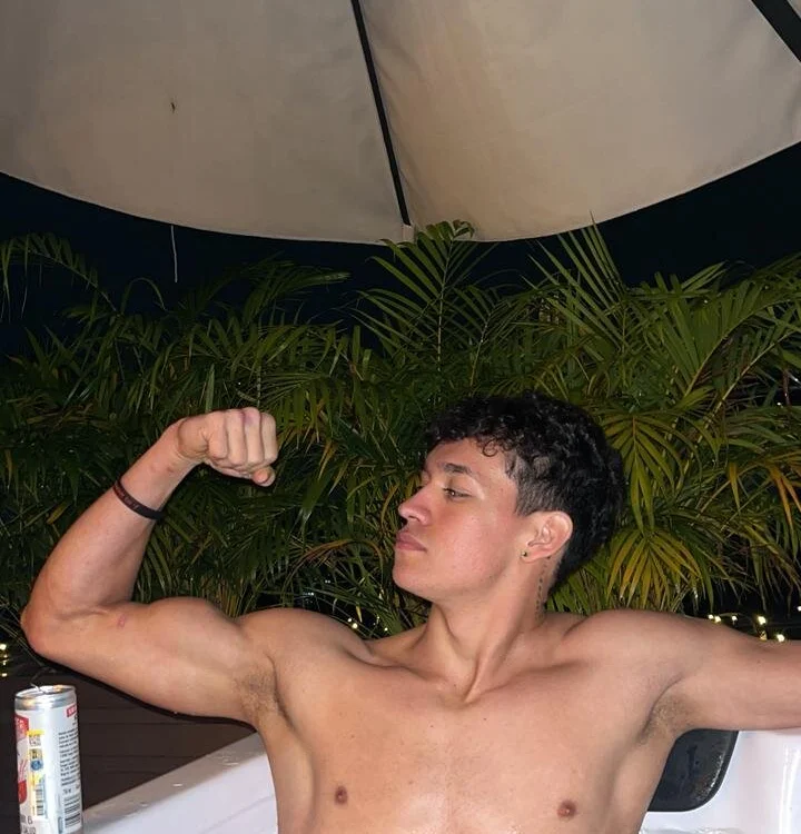 Offline XXX chat modela Myke_sexy