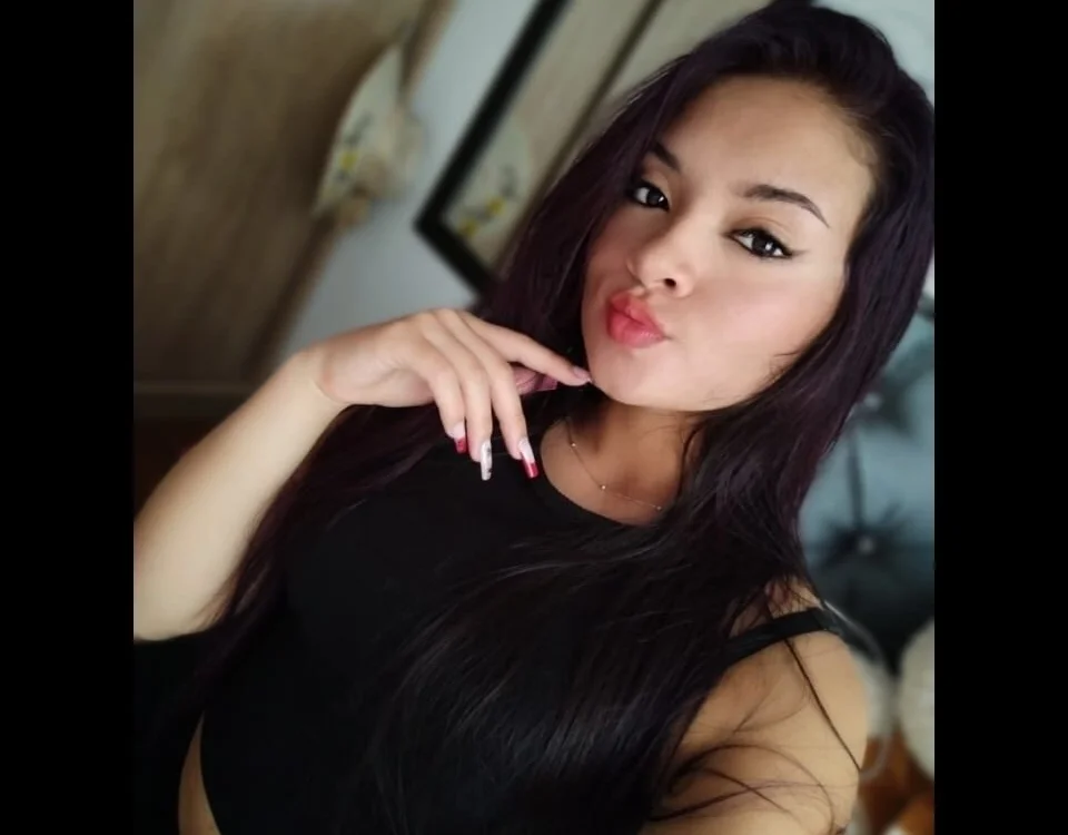 Emmily_moon's Offline XXX Chat