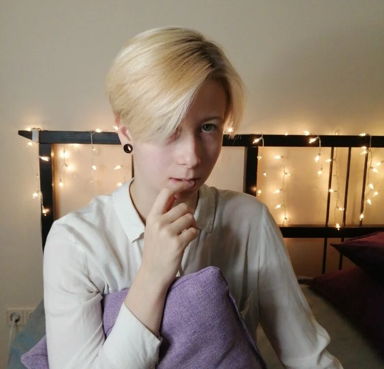 _RachelWilson_'s Offline Chat Room