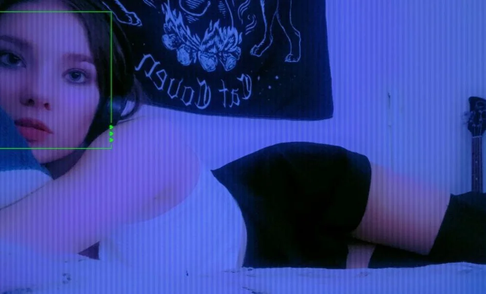 Kitty_Kitty_Meow offline chatrum