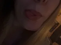Triple_middle69's Offline Chat Room