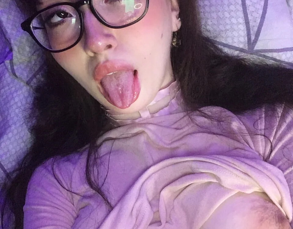 _kitty_evans1_'s Offline XXX Chat