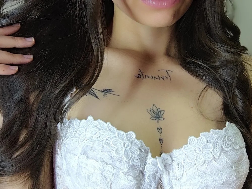 Mily_Miley Adlı Modelin Çevrimdışı XXX Sohbeti