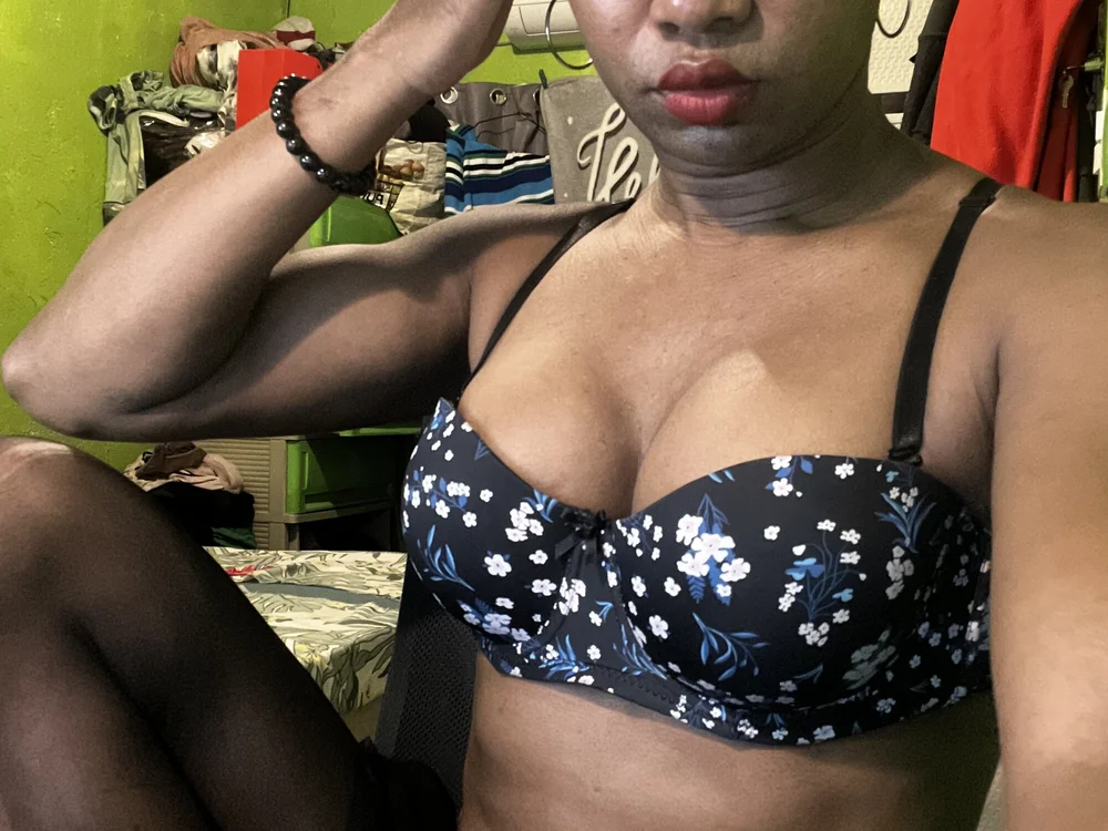 AsianBlackBeauty69 離線 XXX 聊天