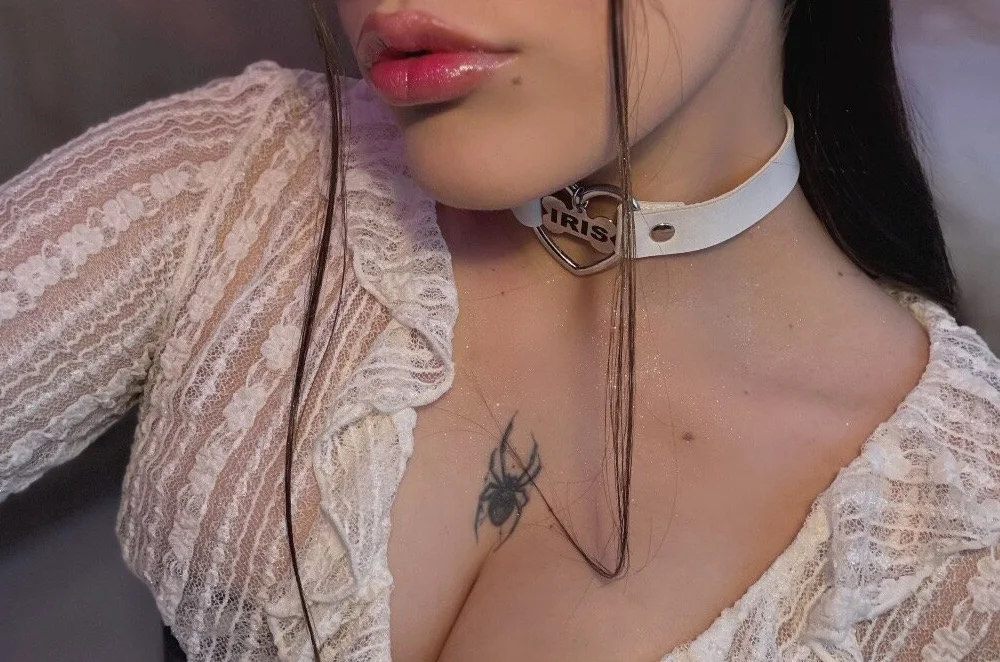 Chatroom XXX hors ligne de iriswest_