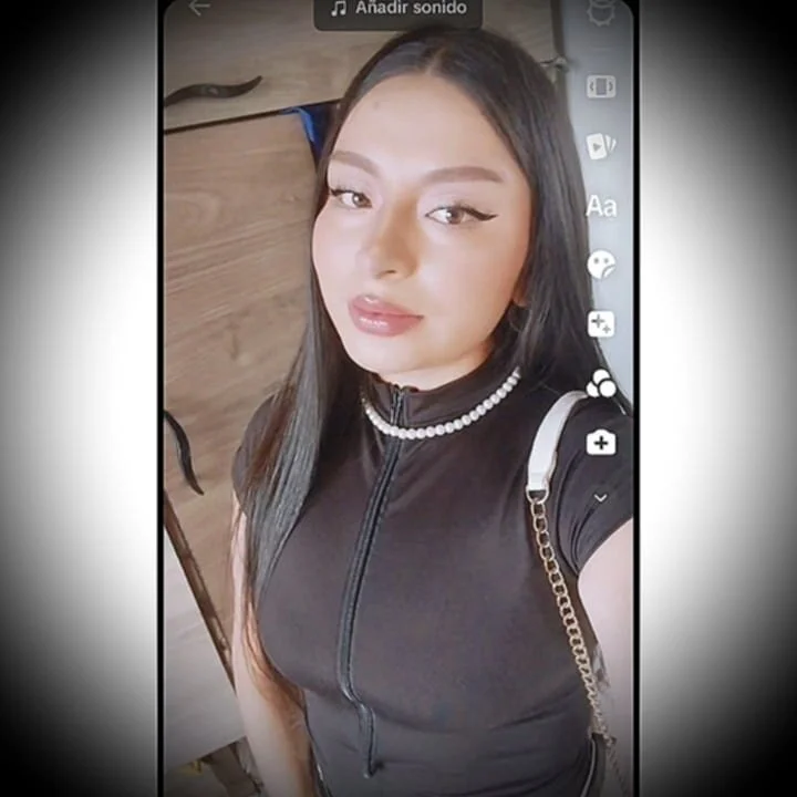 LIIA_HONEY's Offline Chat Room