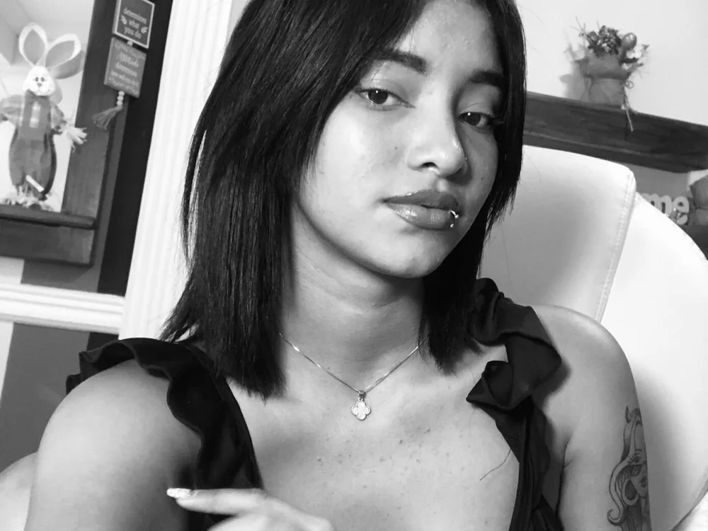 mila__18's Offline Chat Room