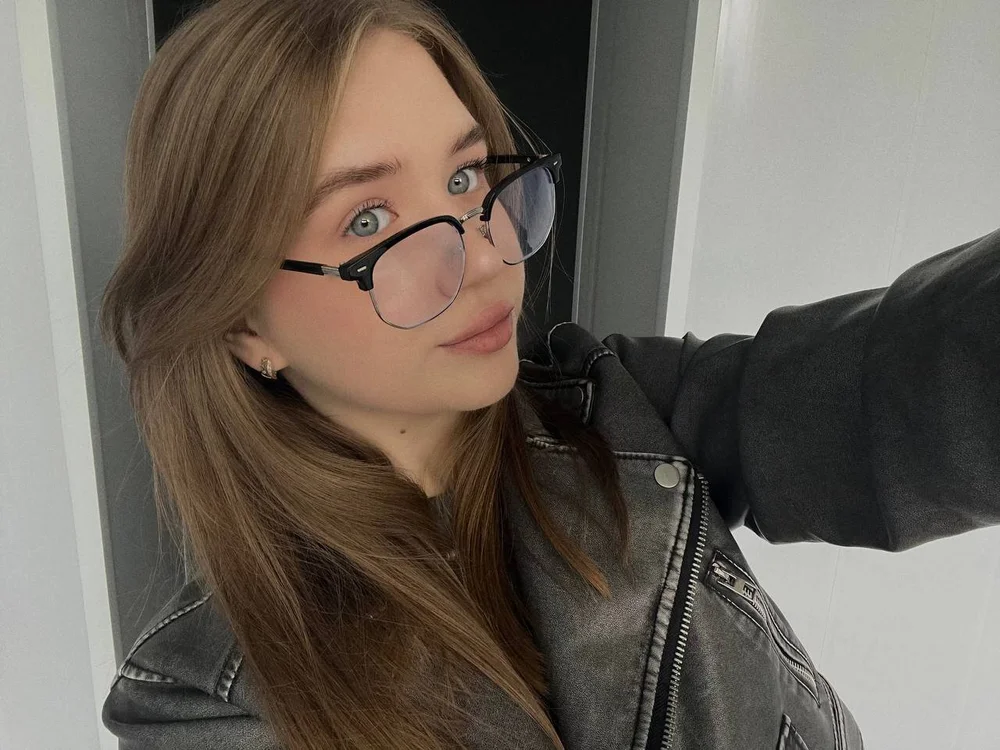 AlinaSollman's Offline XXX Chat