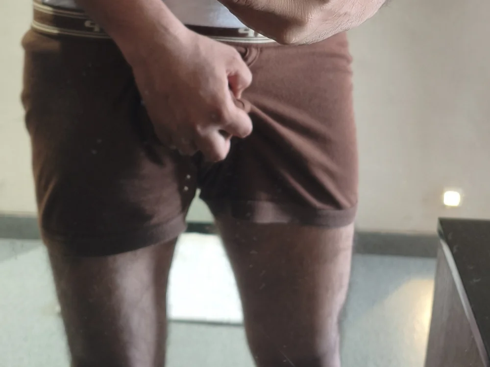 nikhil_s25 Obrolan XXX Offline