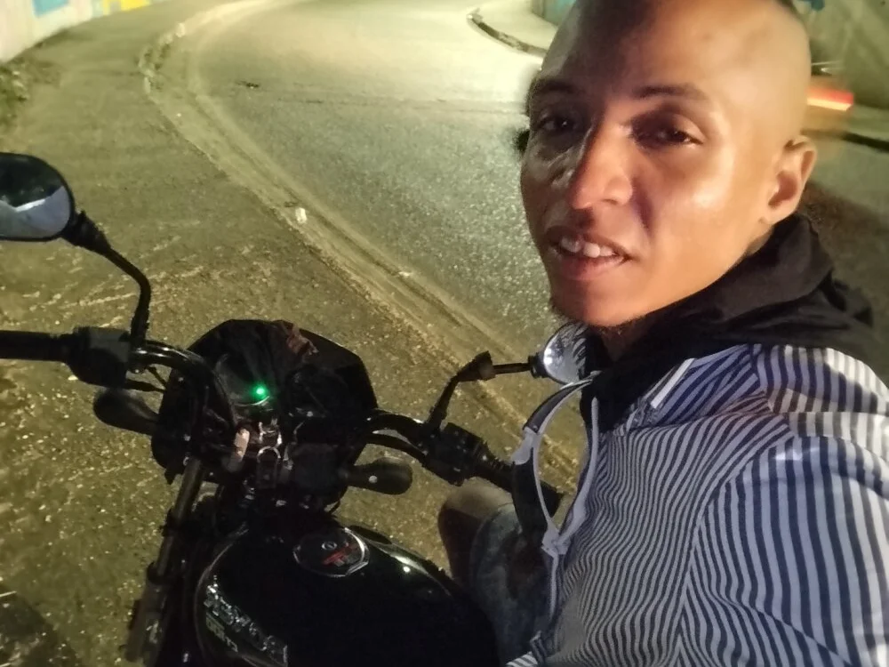 Andreskelly Offline XXX-Chat