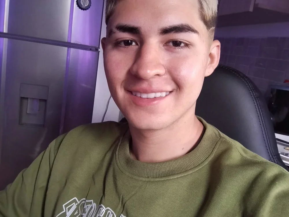 Andrew_Brunett20 offline chatrum