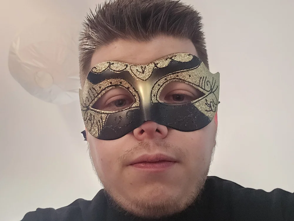 poutsai76 Offline XXX-Chat