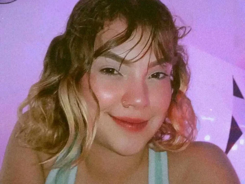 miacamhot's Offline XXX Chat